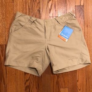 Columbia Coral Point II Short in khaki